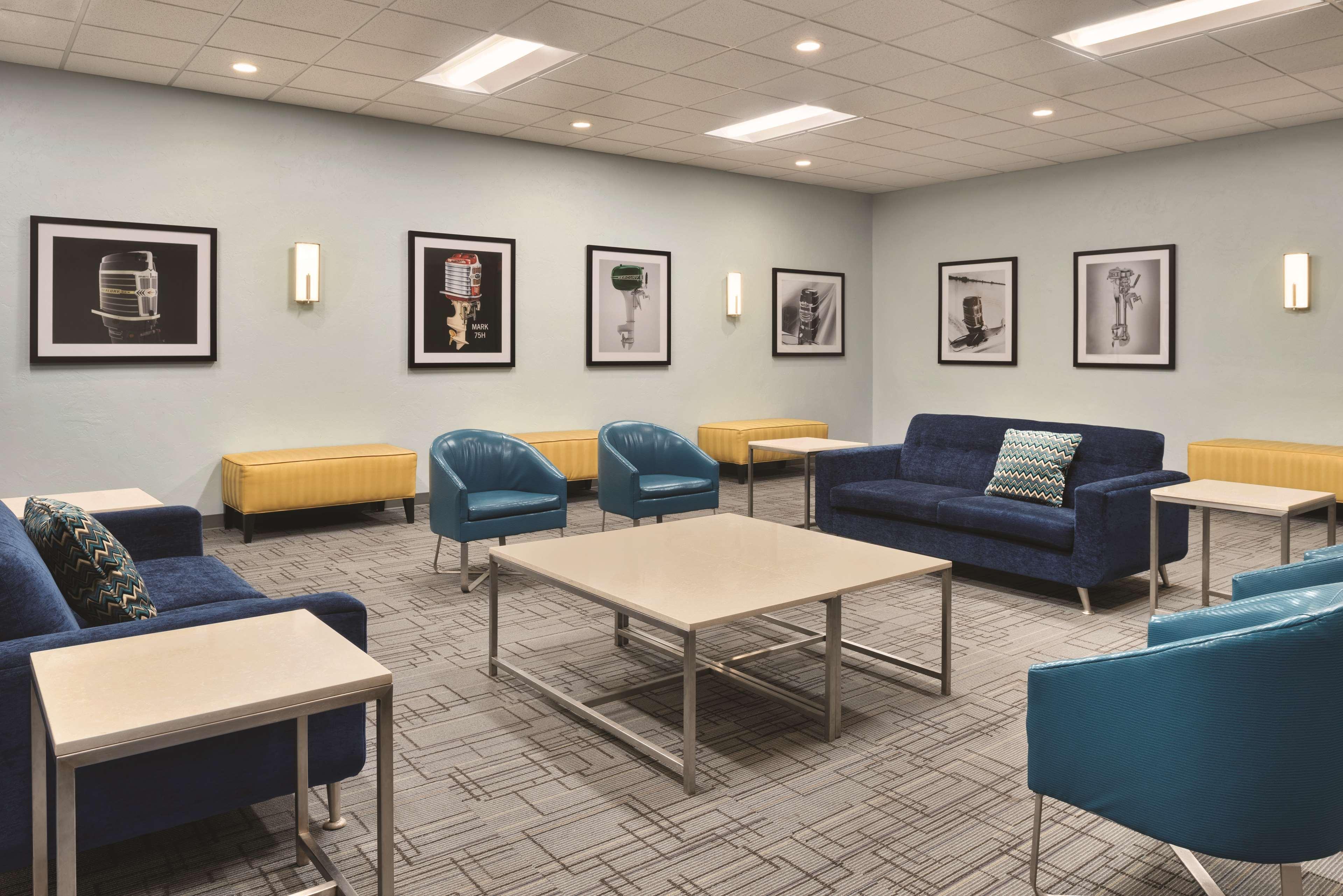 Radisson Hotel And Conference Center フォンデュラク エクステリア 写真