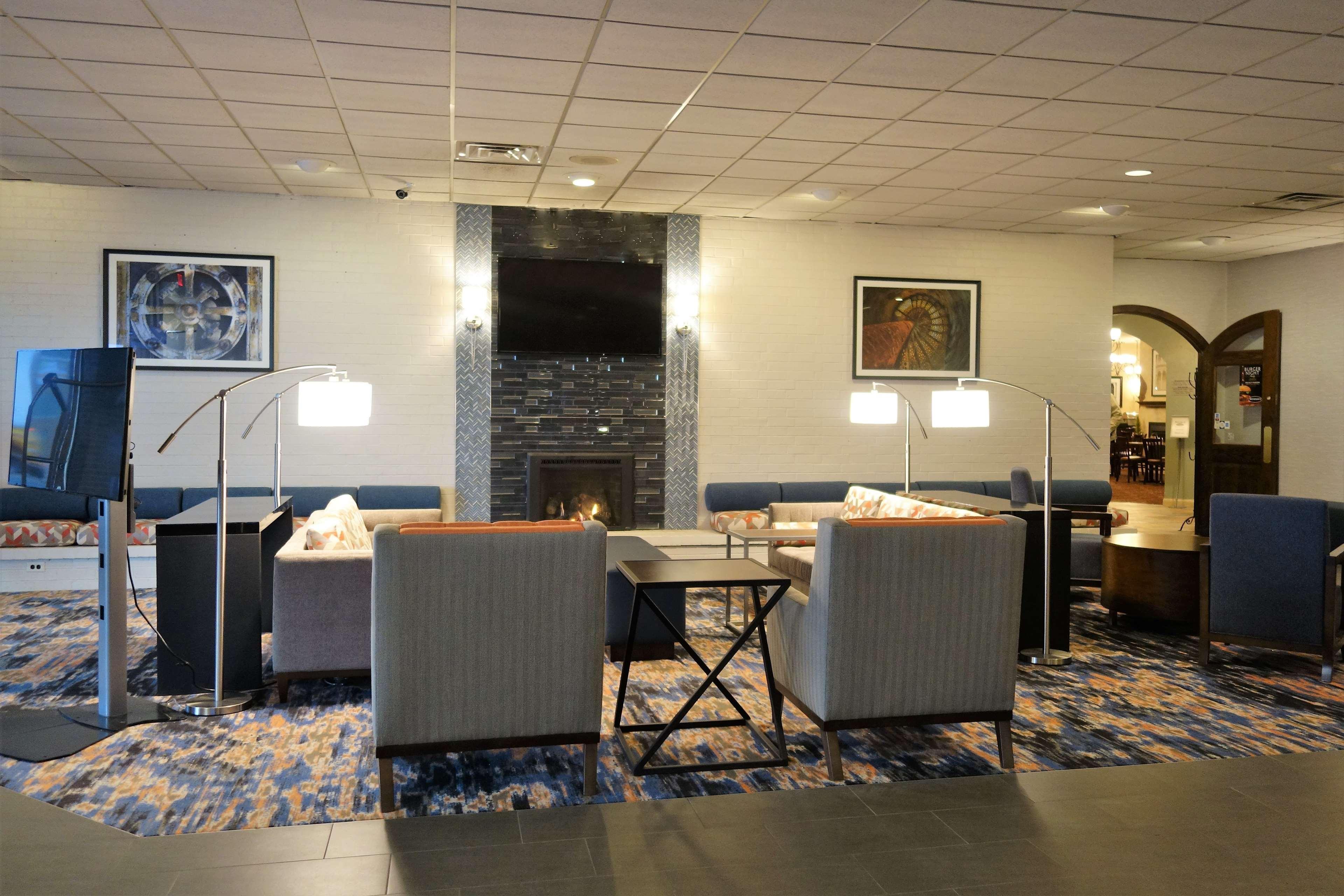 Radisson Hotel And Conference Center フォンデュラク エクステリア 写真