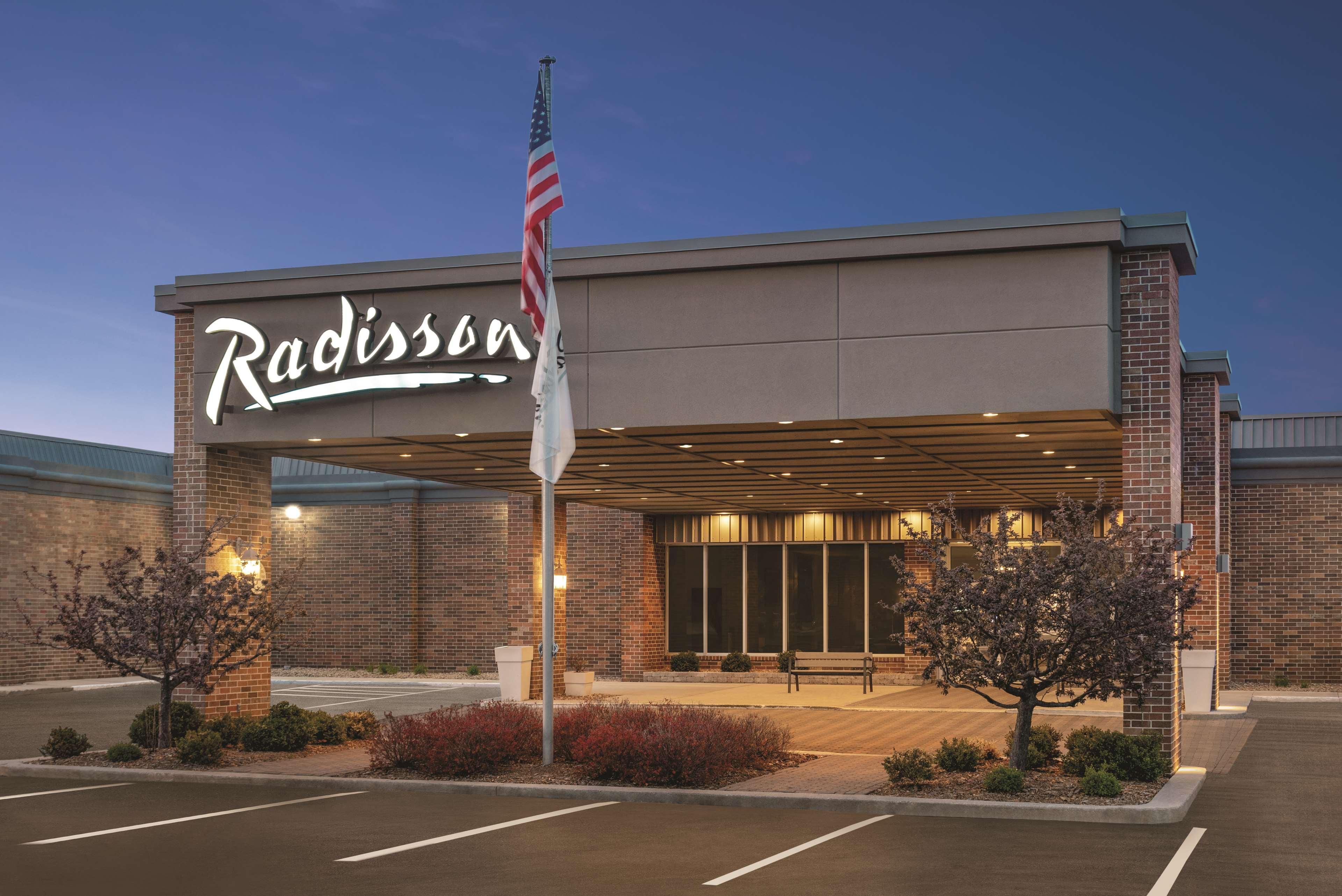 Radisson Hotel And Conference Center フォンデュラク エクステリア 写真