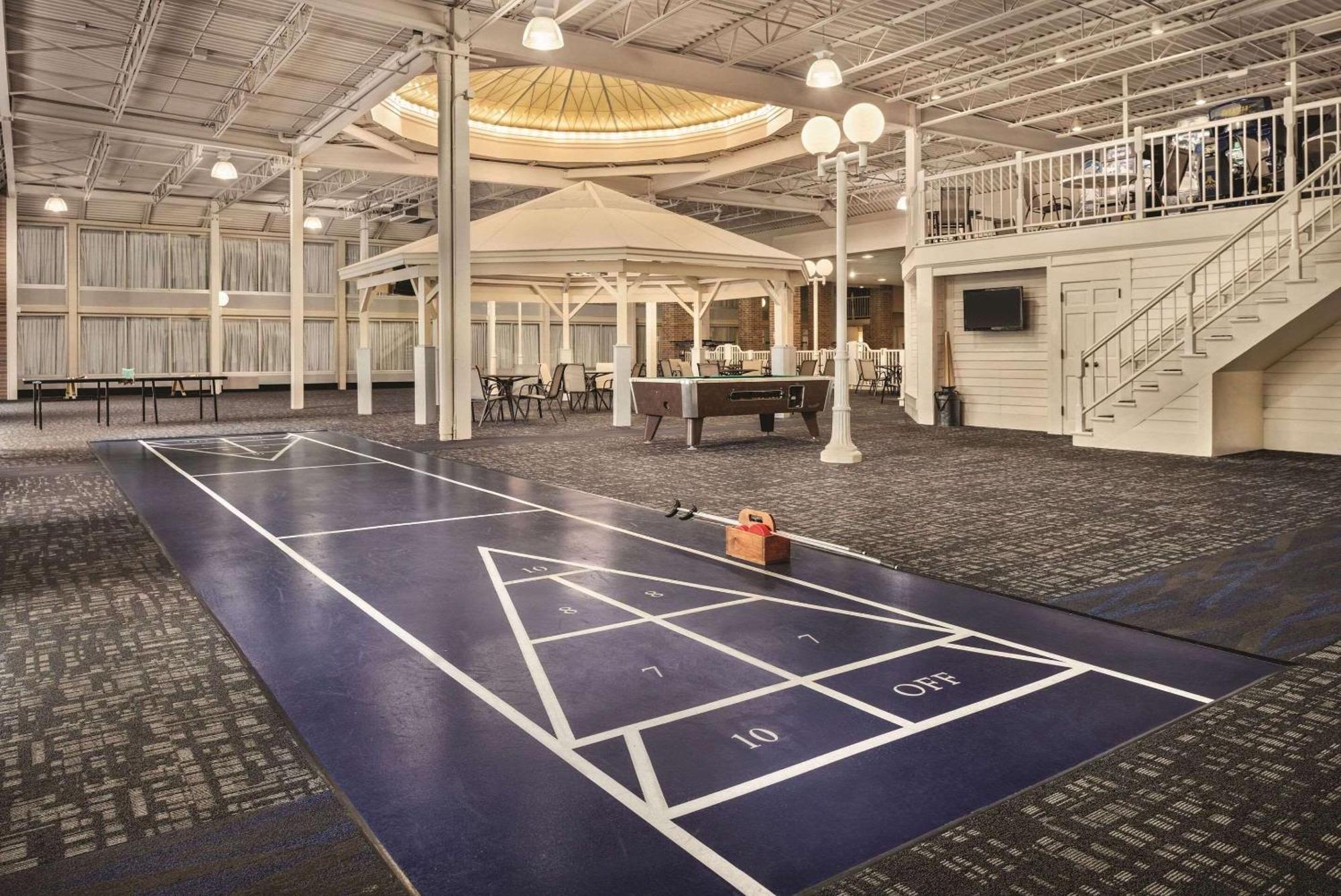 Radisson Hotel And Conference Center フォンデュラク エクステリア 写真