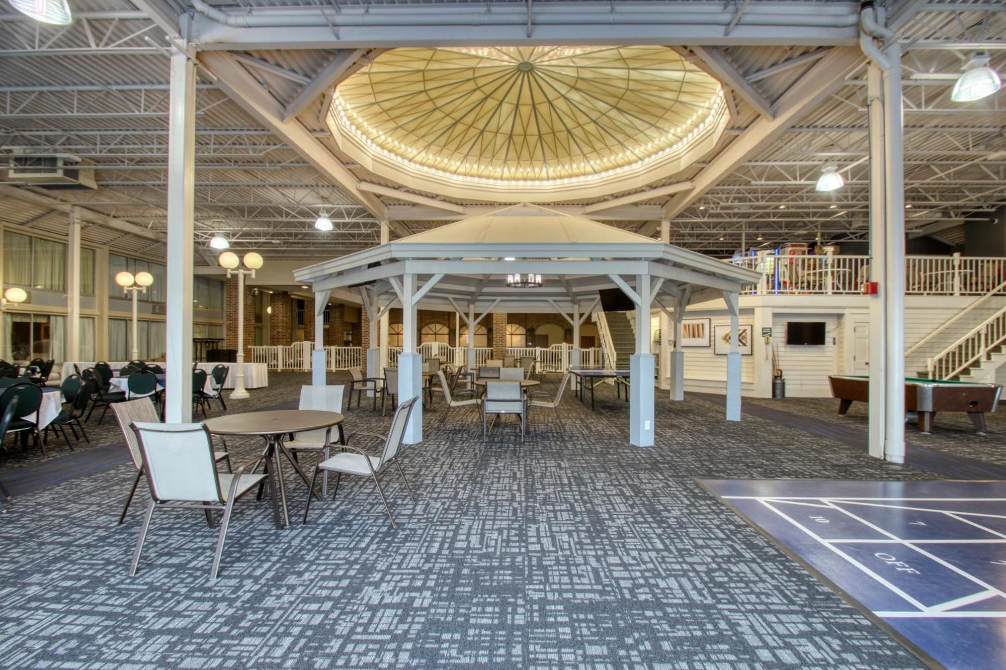 Radisson Hotel And Conference Center フォンデュラク エクステリア 写真