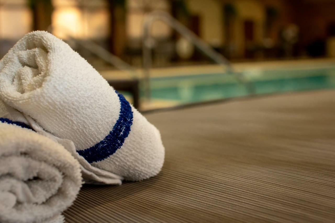 Radisson Hotel And Conference Center フォンデュラク エクステリア 写真