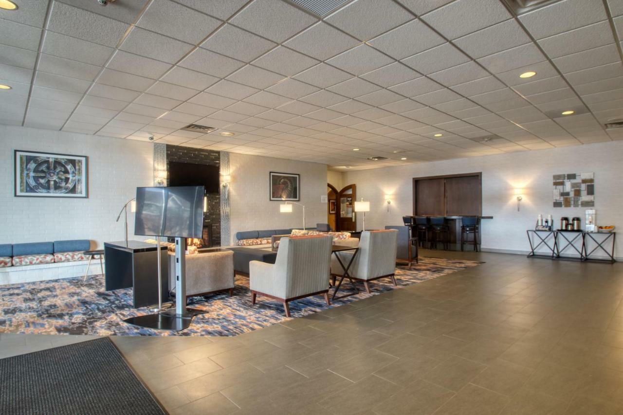 Radisson Hotel And Conference Center フォンデュラク エクステリア 写真