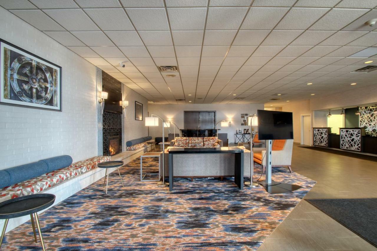 Radisson Hotel And Conference Center フォンデュラク エクステリア 写真