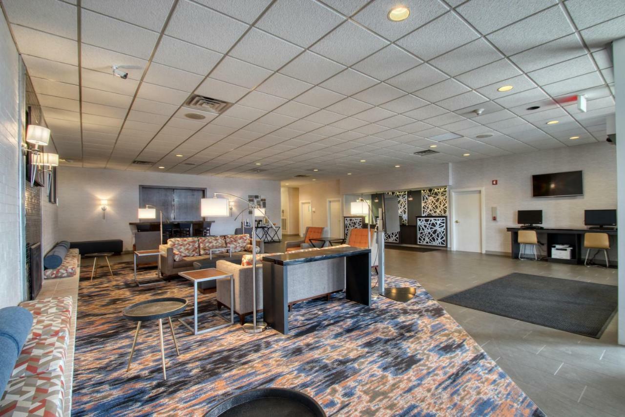 Radisson Hotel And Conference Center フォンデュラク エクステリア 写真