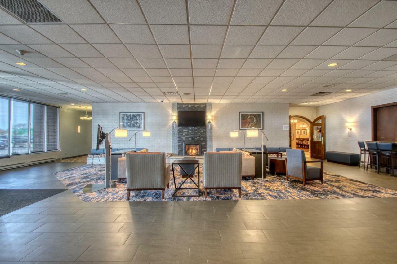 Radisson Hotel And Conference Center フォンデュラク エクステリア 写真