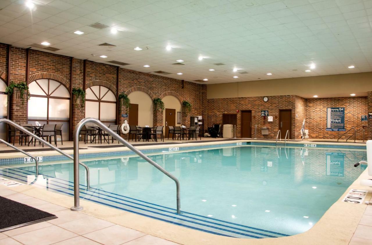 Radisson Hotel And Conference Center フォンデュラク エクステリア 写真