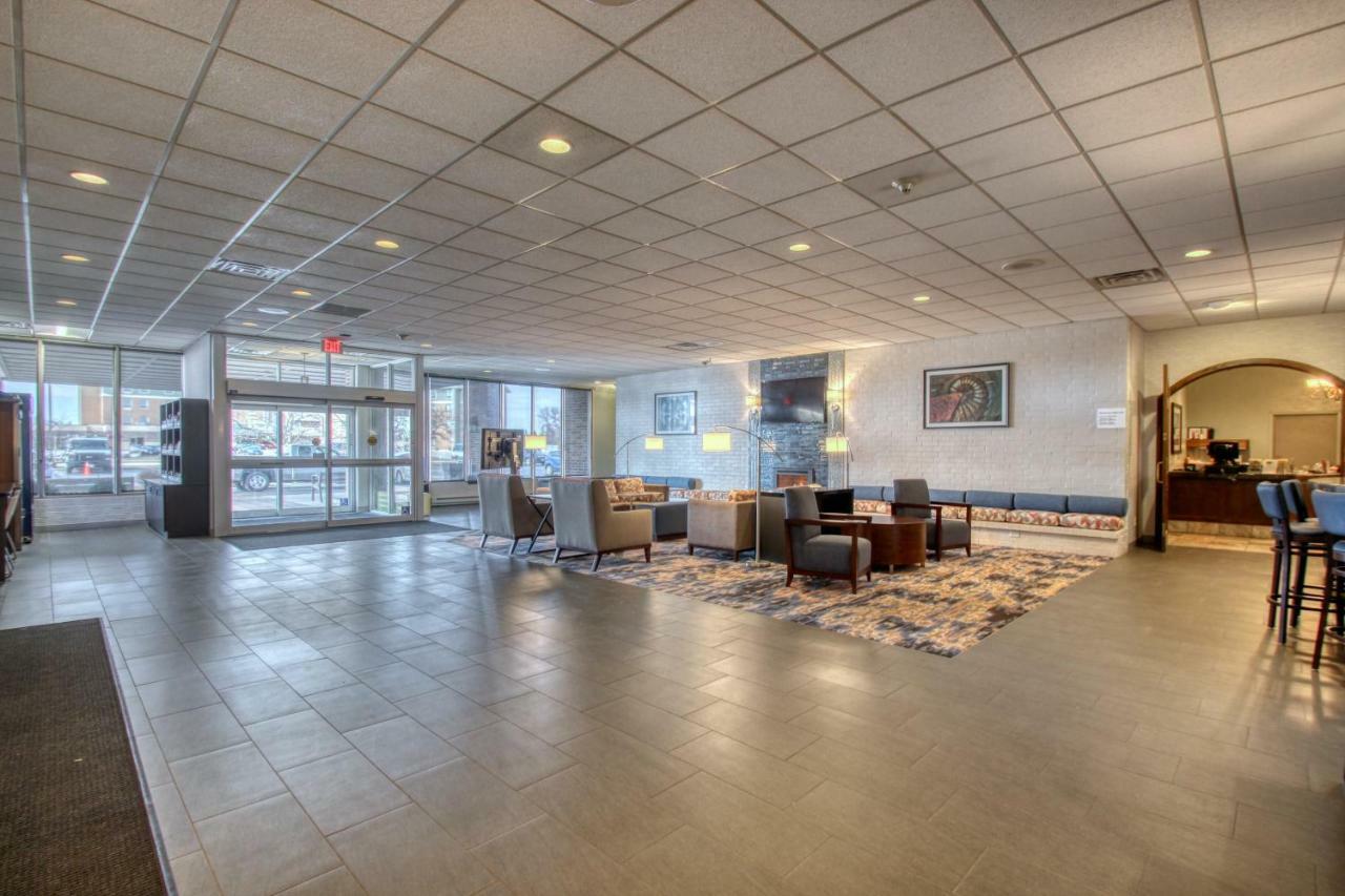 Radisson Hotel And Conference Center フォンデュラク エクステリア 写真