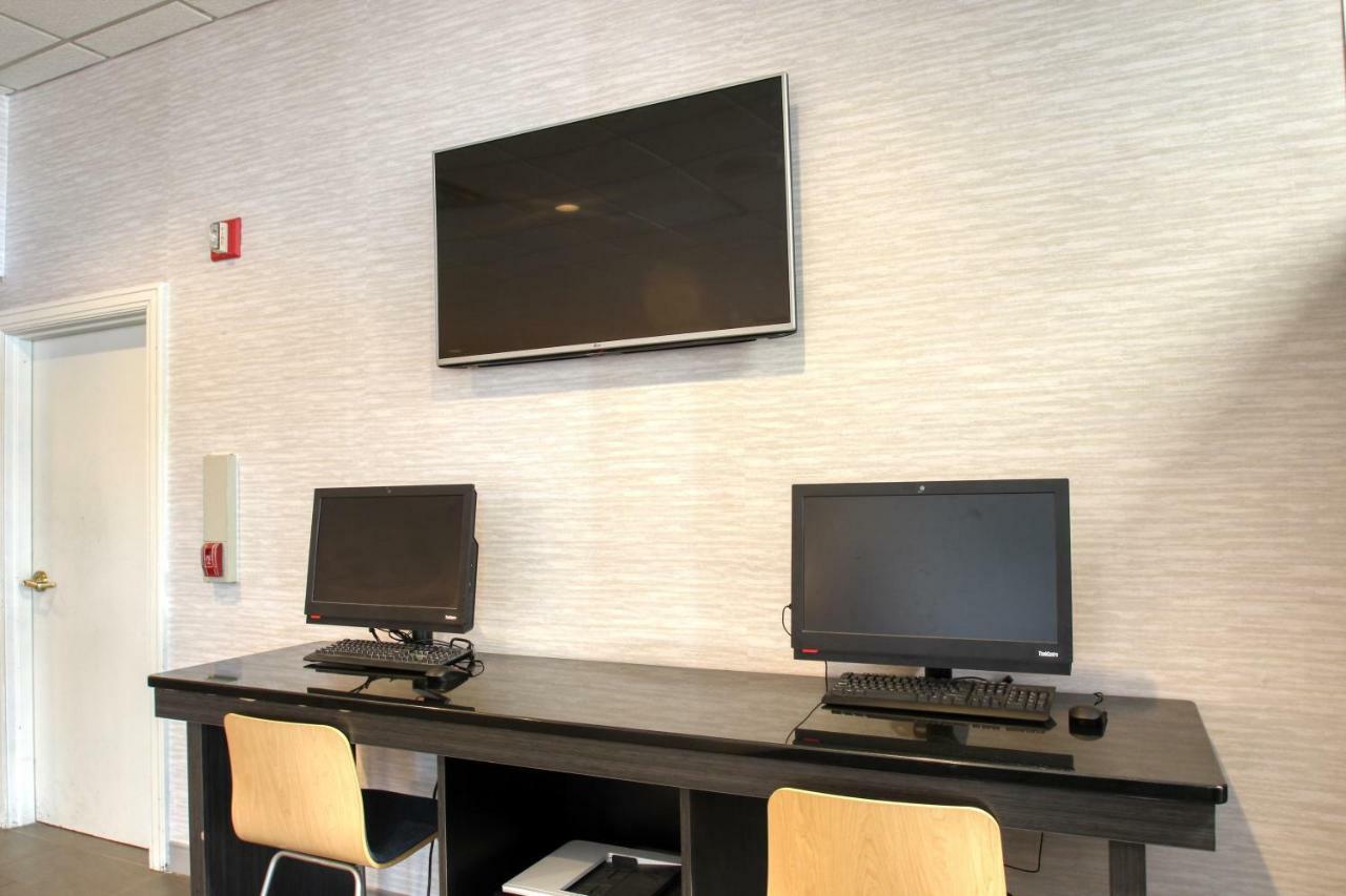 Radisson Hotel And Conference Center フォンデュラク エクステリア 写真