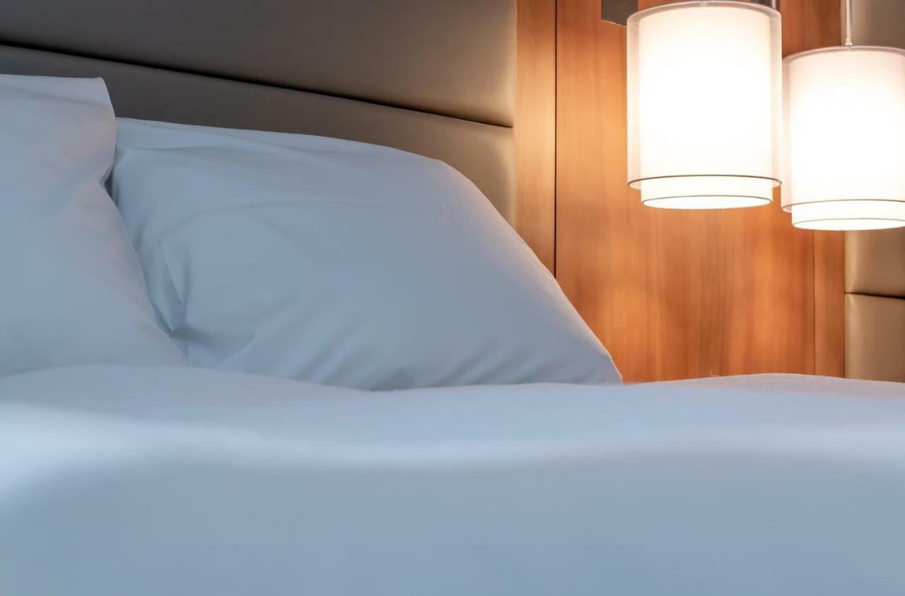 Radisson Hotel And Conference Center フォンデュラク エクステリア 写真